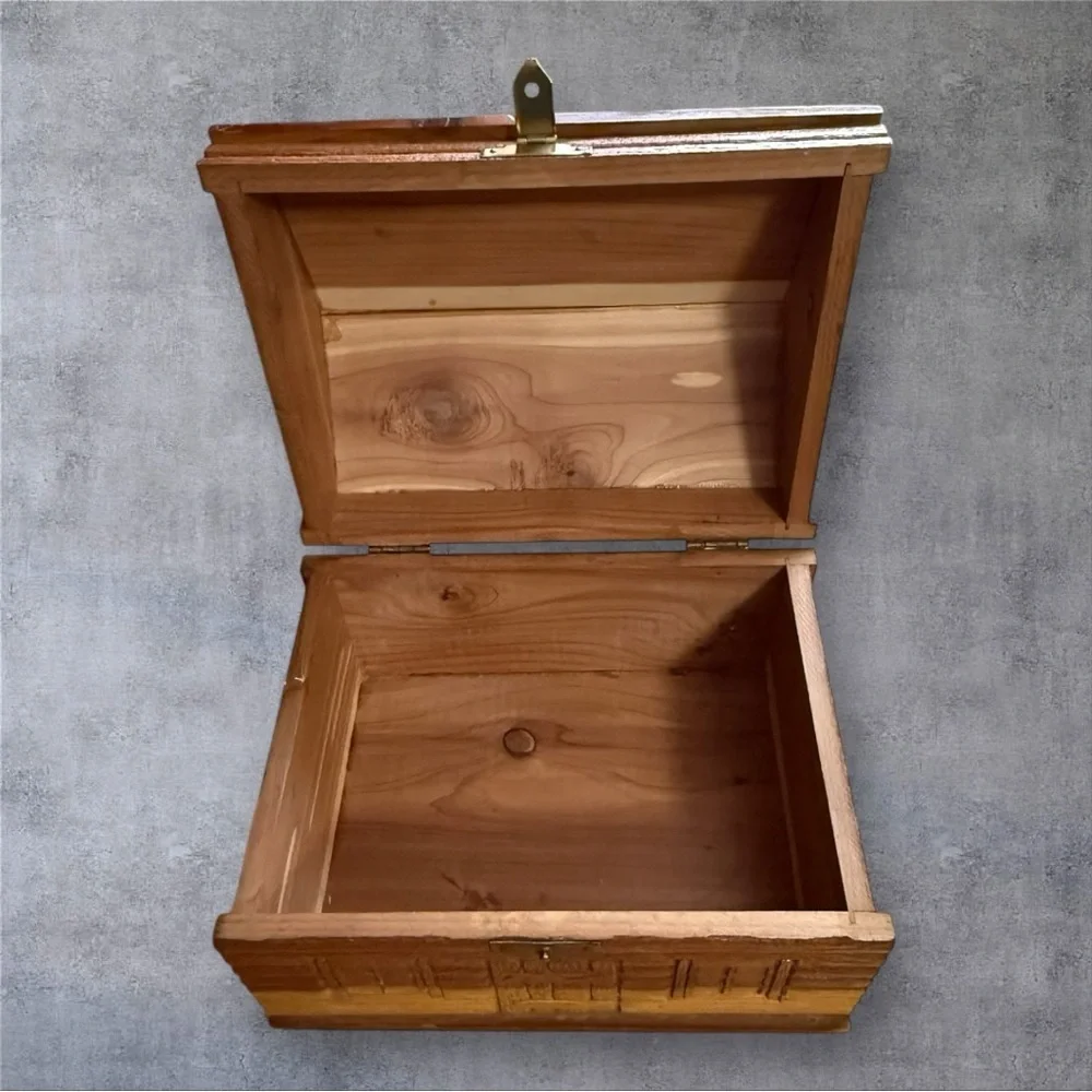 Vintage Log Cabin-Shaped Wooden Cigar Box or Humidor - 1930’s